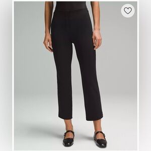 Lululemon. Smooth Fit Pull-On High-Rise Cropped Pant
Colour Black
Size 14
